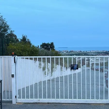 Panoramic View, Perfect Between Sea And Mountain Апартаменты *